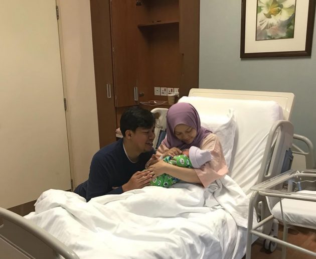 Sari Yanti & Jep Sepahtu Selamat Timang Baby Girl