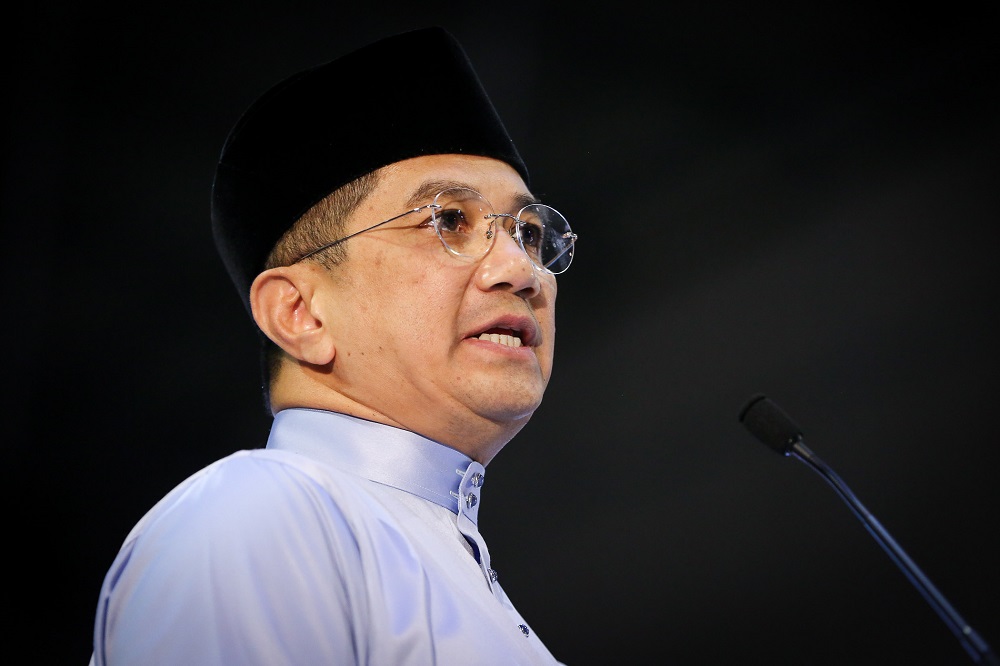 Isu Dividen ASB Rendah, Ini Respon ‘Padu’ Azmin Ali