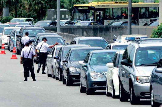 Sempena Krismas, Polis Trafik KL Bagi ‘Hadiah’ Diskaun 50% Saman