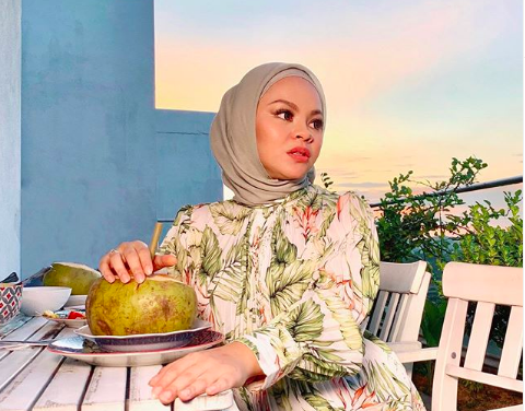 ‘Nak Saya Tukar Hidung Ke Baru Tak Hina Saya?’ – Siti Sarah ‘Sound’ Follower Biadab