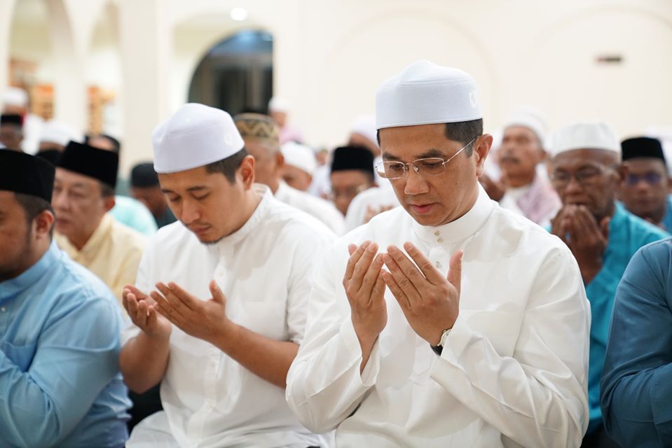 ‘Komplot Jahat Musnah Kerjaya Politik’ – Tiada Tuduhan Video Intim, Azmin Ali Luah Rasa Syukur