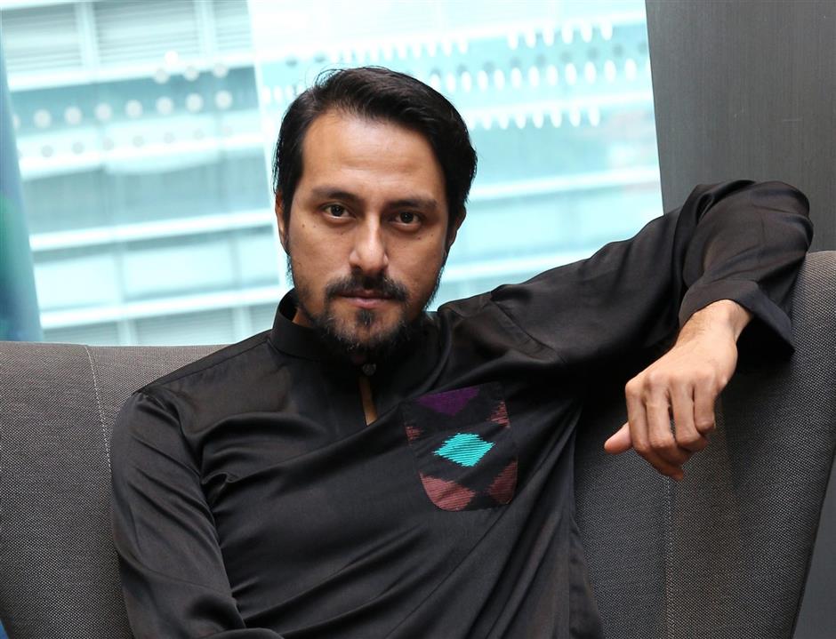 ‘Kalau Orang Terhormat Sendiri Tak Nak Guna Kereta Nasional, Macam Mana…’ – Bront Palarae