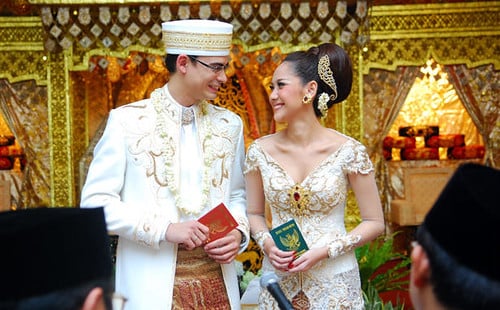 ‘Janji Setia Sehidup Semati Benar-Benar Nyata’ – Kisah Kebaya Nikah BCL & Ashraf Sinclair