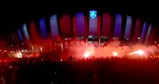 ‘Ingat Virus Ada Dalam Stadium Je Ke?’ – Penyokong JDT Berkumpul, Bersorak Luar Stadium Dikecam