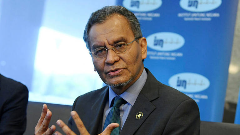 Asingkan Diri Dari Sosial Bukan ‘Lock Down’, Ini Pesanan Dr Dzulkefly
