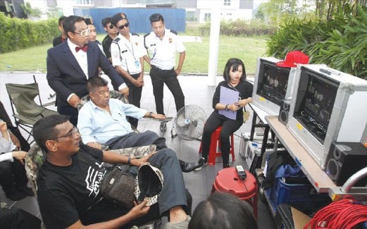 ‘Penggambaran Filem Dibenarkan Selepas Raya Dengan SOP Ketat’ – Menteri