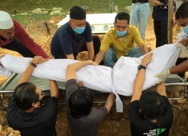 ‘Aku Nak Masuk Islam, Aku Nak Mati Dalam Islam’ – Lelaki Peluk Islam Sehari Sebelum Meninggal Dunia