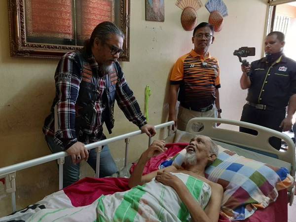 ‘Masa Kita Tak Tahu Bila’ – Kelab Motosikal Awie Hulur Bantuan Kepada Rakan Artis Veteran