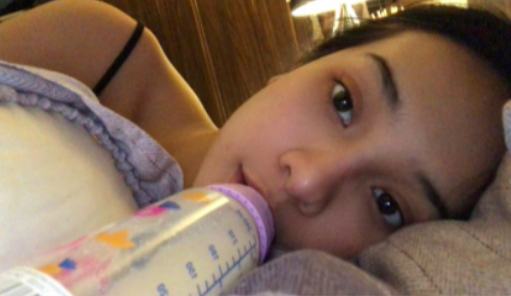 Pelakon Indonesia, Anya Geraldine Mengaku Masih Hisap Botol Susu Walaupun Dah 24 Tahun