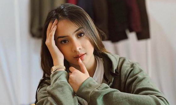 Pelakon Indonesia Anya Geraldine Mengaku Masih Hisap Botol Susu Walaupun Dah 24 Tahun