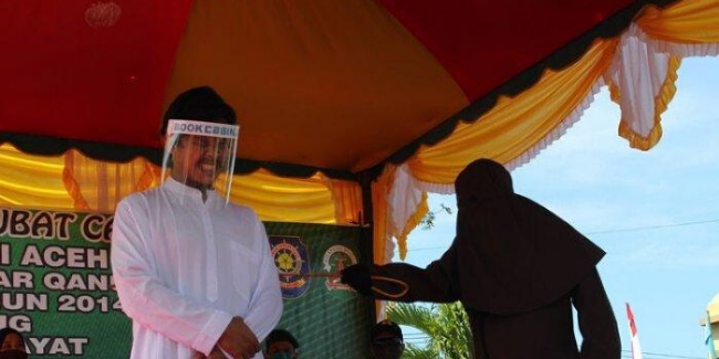 Ustaz Mengerang Sakit Terima 74 Sebatan Cabul  Dua Pelajar Bawah Umur Di Aceh