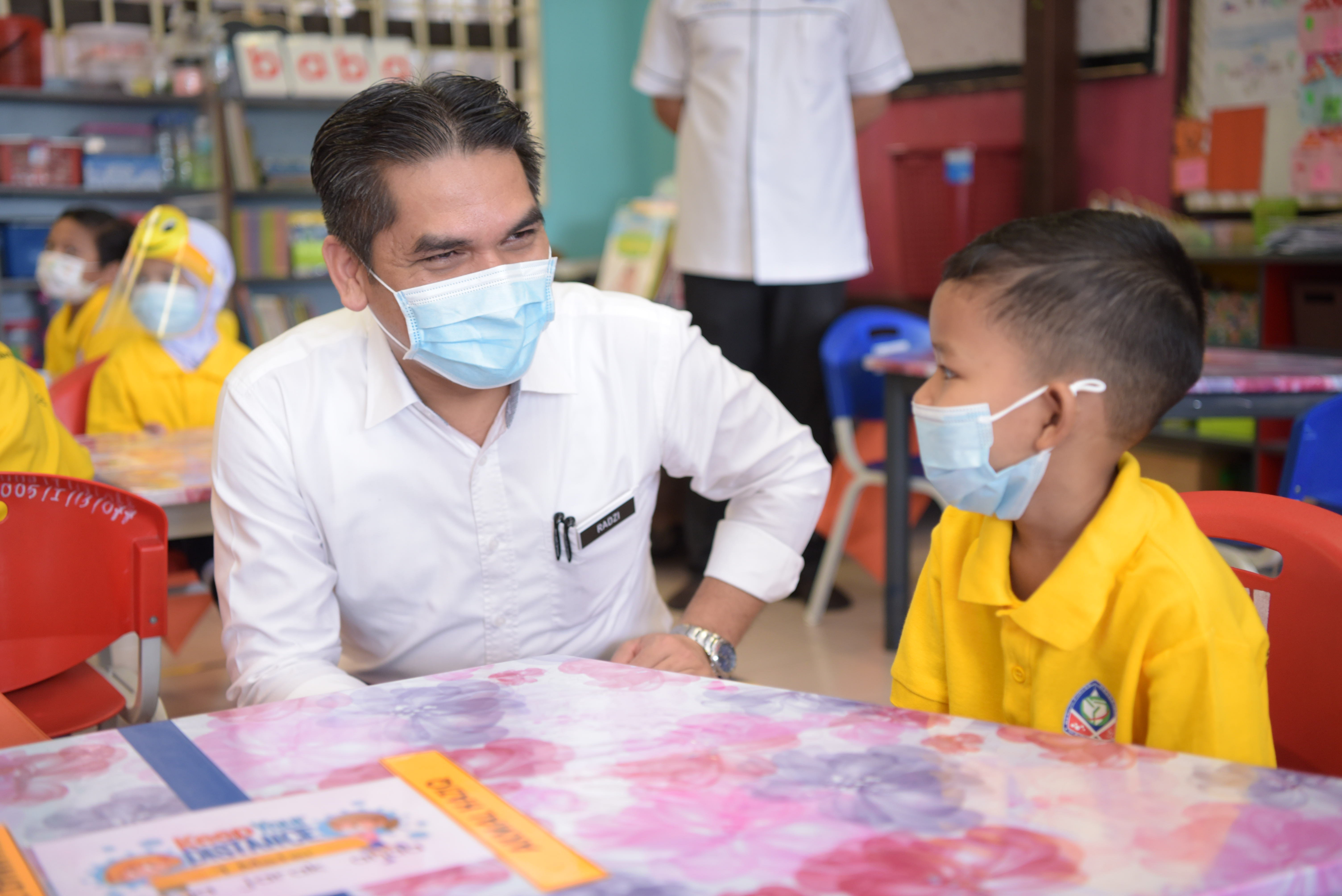 Ini Bagaimana Kementerian Pendidikan Malaysia Tangani Cabaran Covid-19. Profesional Habis!