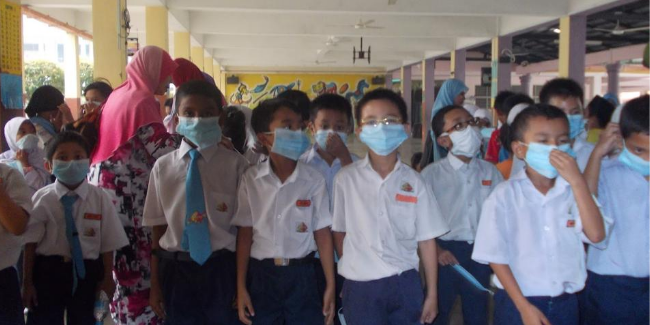 Guru Luah Rasa Sayu Lihat Mask Murid Berdaki, Tali Dijahit Semula