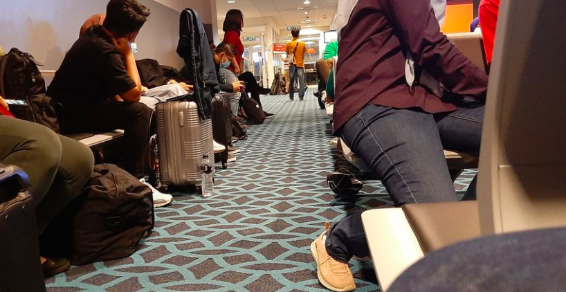3-5 Jam Tunggu Saringan Covid-19 Di KLIA, Penumpang Pesawat Luah Kecewa