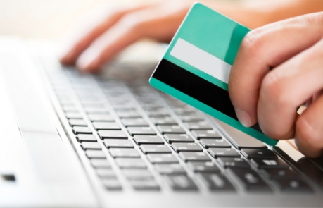 Kerajaan Cadang Perkenal Caj Perkhidmatan Untuk Pembelian Atas Talian