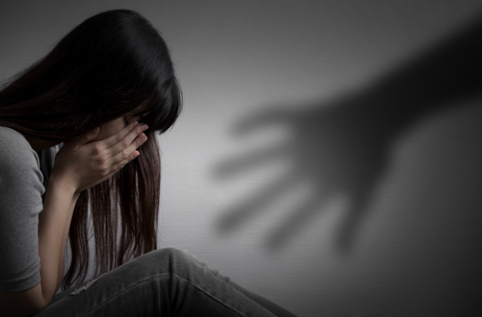 Kereta Kehabisan Minyak, Wanita Dirogol 2 Lelaki Di Hadapan Anak