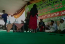 [VIDEO] Penceramah Indonesia Diserang, Ditikam Penonton Ketika Menyampaikan Ceramah