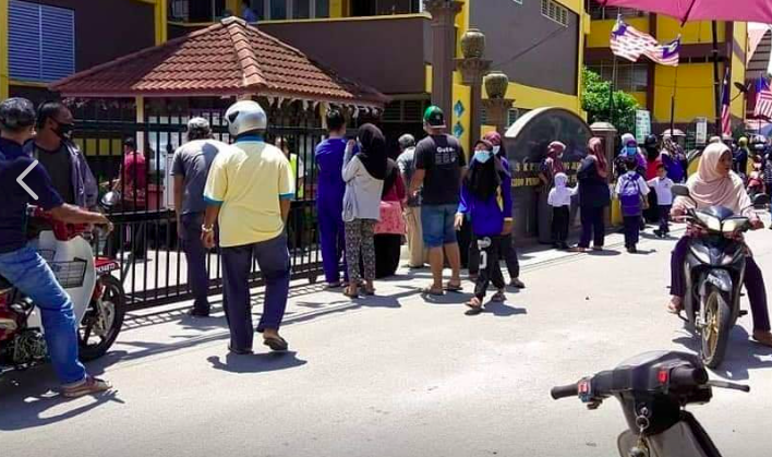 ‘Tidak Sihat Sewaktu Di Sekolah’ – 600 Murid Jalani Ujian Saringan Selepas Guru Positif Covid-19