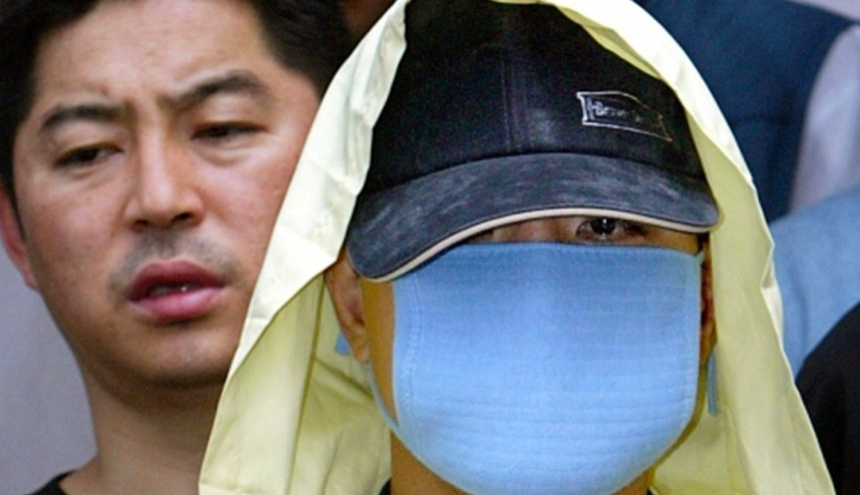 Pukul Guna Tukul Hingga Mati & Makan Hati Mayat, Ini Kisah Pembunuh Bersiri Korea ‘The Raincoat Killer’