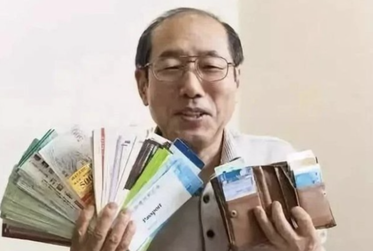 Tak Pernah Pakai Duit, Lelaki Ini Guna Baucar Untuk Perbelanjaan Seharian Selama 36 Tahun