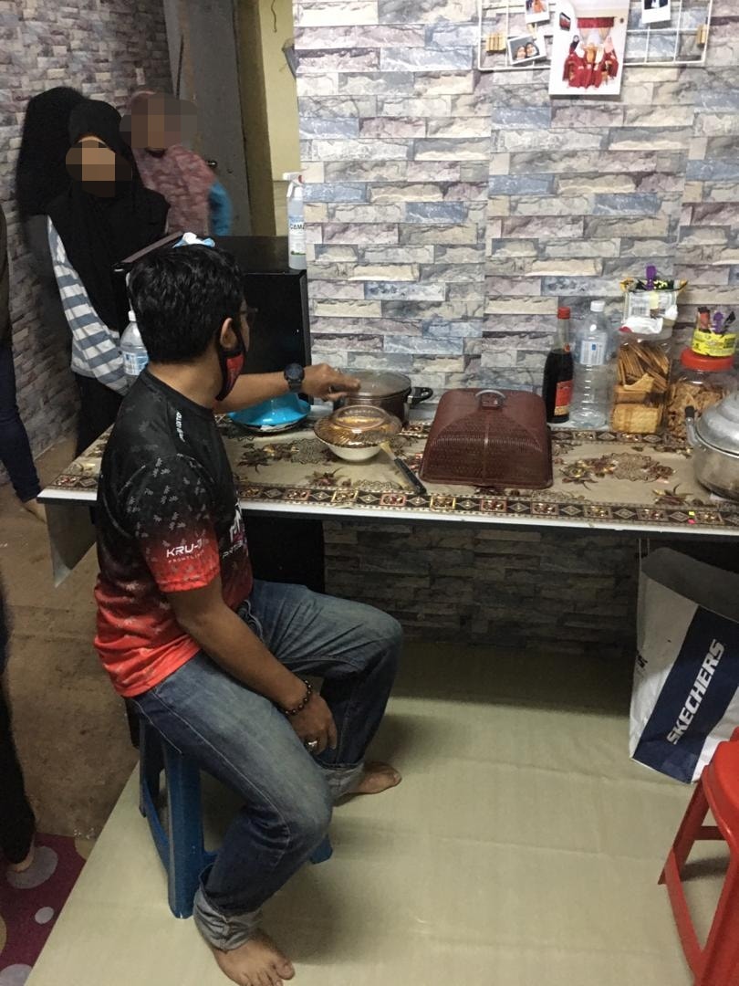 'Ayah Di Pusat Pemulihan Dadah, Emak Dekat Penjara….'