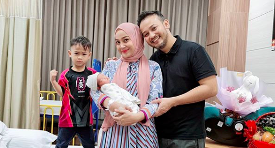 ‘Alhamdulillah, Dah Selamat Lahirkan Baby Gaming’ – Yana Samsudin Timang Cahaya Mata Perempuan