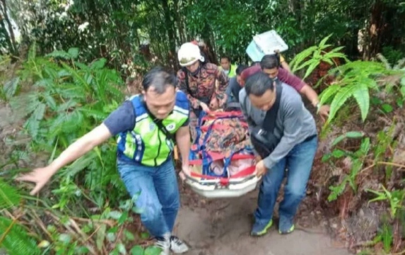 Wanita Maut Jatuh Gaung Ketika Mendaki