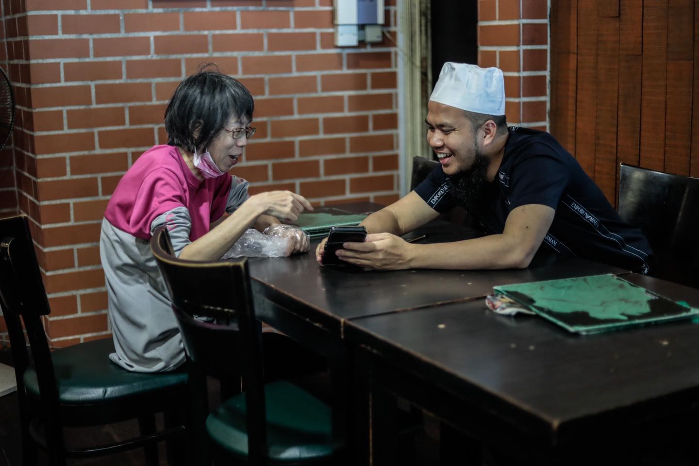 Ebit Lew Hulur Sumbangan, Tolong Baiki Kereta Lama ‘Auntie Foodpanda’ Viral