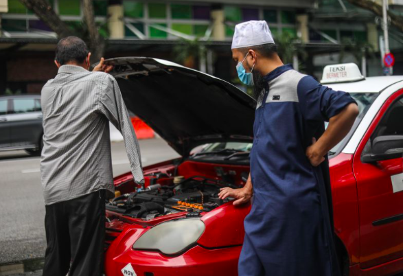 ‘Sayu Tengok Pakcik Pandu Teksi Sebelah Tangan…’