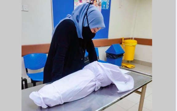 ‘Sakit Czer Lahirkan Adik Belum Hilang, Pergilah Main Di Taman Syurga Anakku’