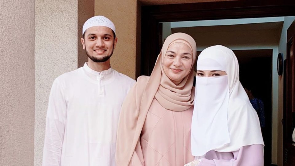 Bantu Promosi Buku, Saling Balas Like. Hubungan Neelofa & PU Riz Semakin Pulih?