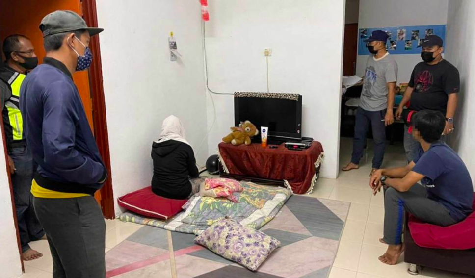 Suami Dalam Penjara, Isteri Buat ‘Hal’ Dengan Lelaki Lain
