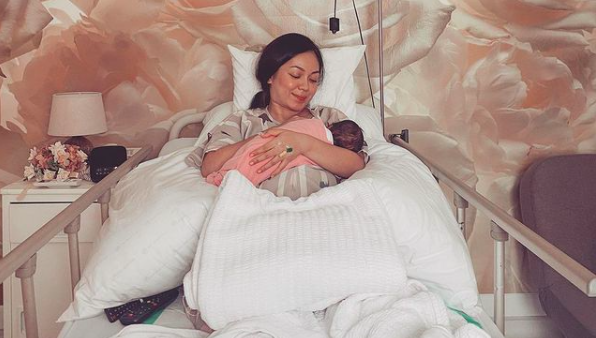 ‘Selamat Hadir Dalam Hidup Kami, Budi Kalsom’ – Netizen Puji Nad Zainal Pilih Nama ‘Klasik’ Buat Anak