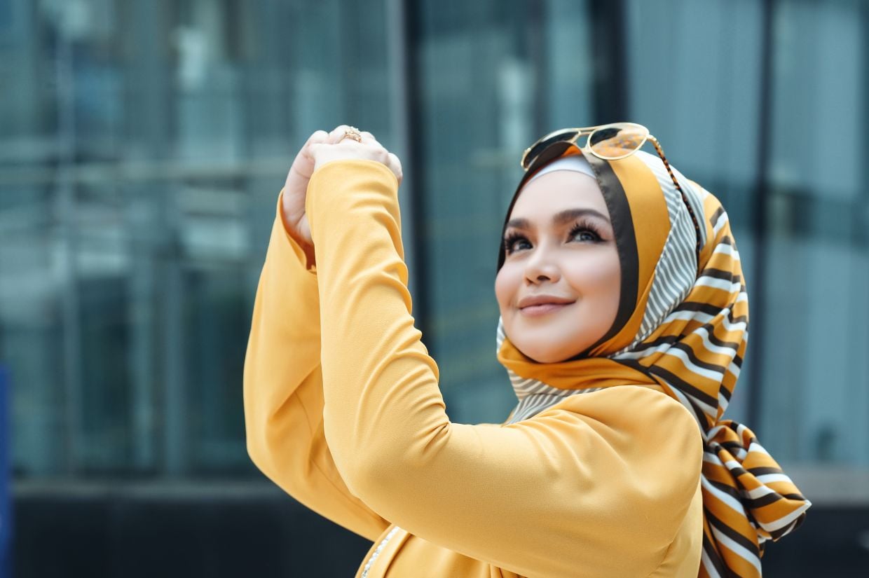 ‘Tak Perlu Membandingkan Cara Saya Bekerja Dalam Dunia Hiburan & Business’ – Siti Nurhaliza