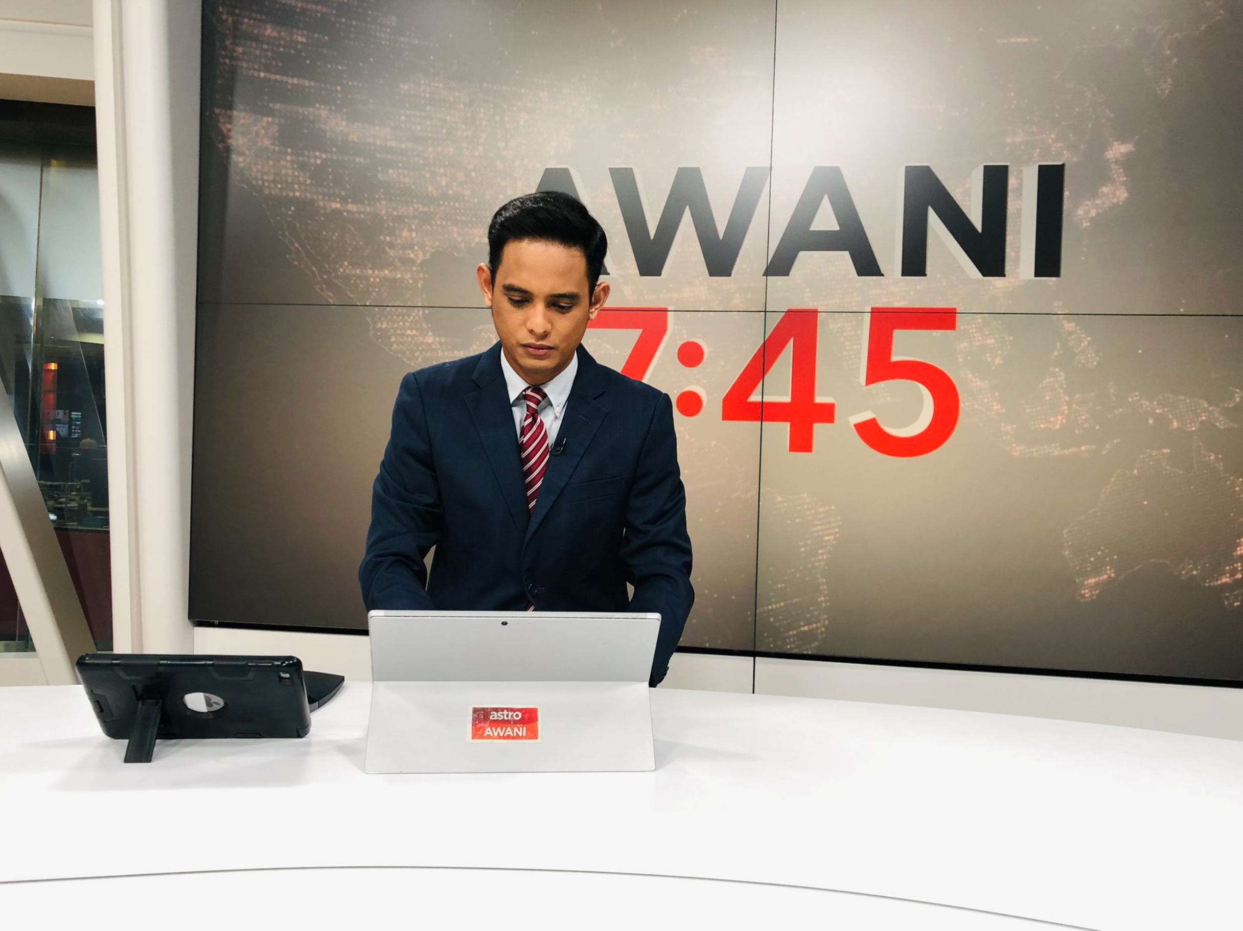 ‘Jangan Takut Bro…’ – Penyampai Berita Kembali Bertugas, Netizen Janji Akan ‘Back Up’