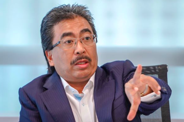 Johari Abdul Ghani Cadang Kerajaan Lebih Telus, Cekap Dalam Pengurusan Proses Vaksinasi