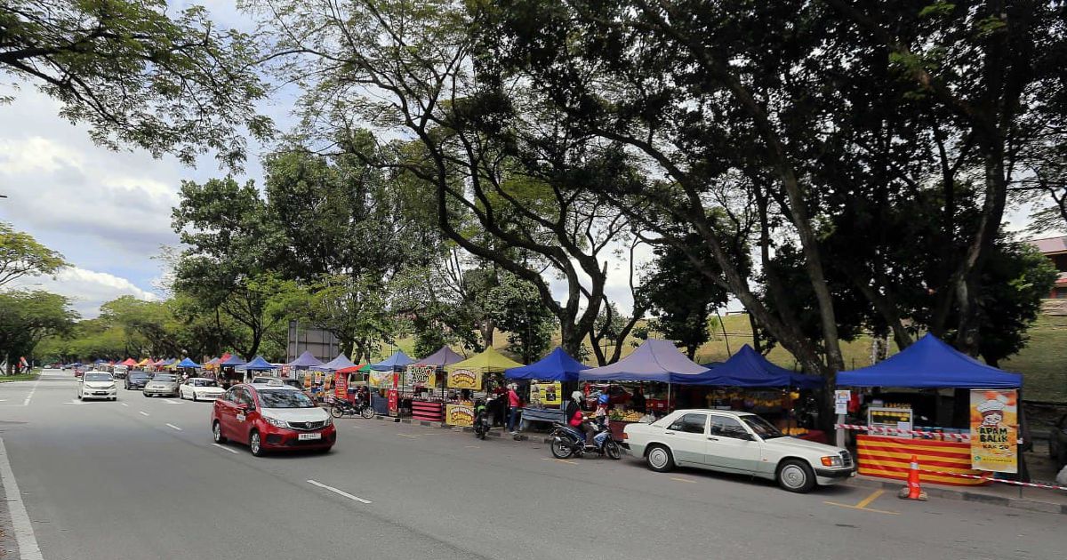 Bisnes Baru Nak Maju, Tiba-Tiba Ada Individu Tampil & Bercakap Soal Tapak Berniaga