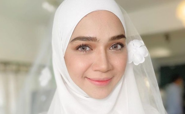 Diana Amir Sayu Tengok Kampung Ditenggelami Air – ‘Batu Nisan Macam Tak Nampak Dah’