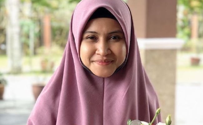 Bersuara Tentang SOP Pawagam, Ustazah Asma’ Harun Risau Jadi Lubuk Kes Baharu – ‘Tempoh Dua Jam Berada Dalam Tempat Tertutup Sangat Berisiko’