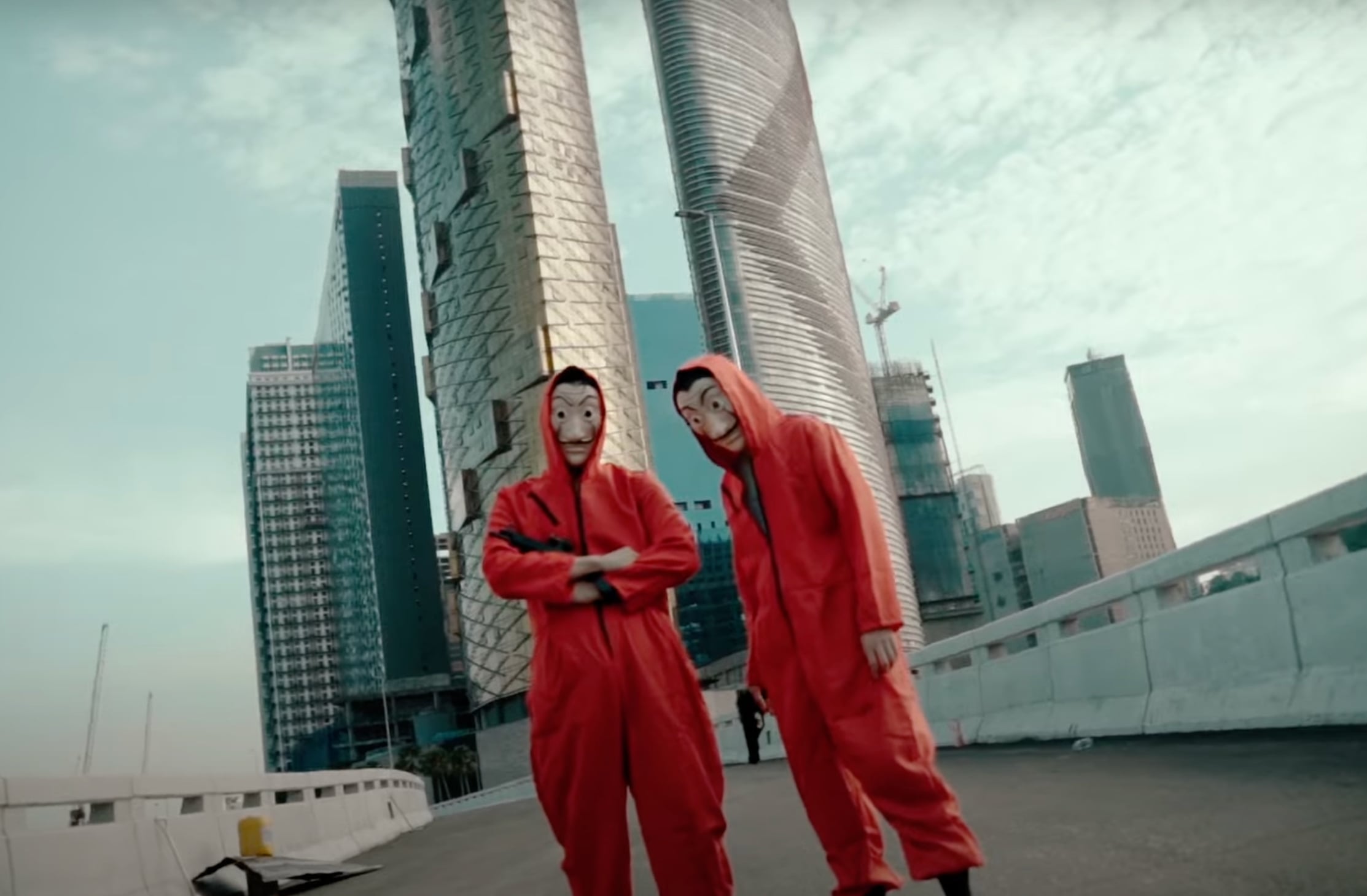 5 Hal Jadi Ikutan Ramai Sebab Siri Popular Money Heist! Yang Mana Korang Pernah Buat?