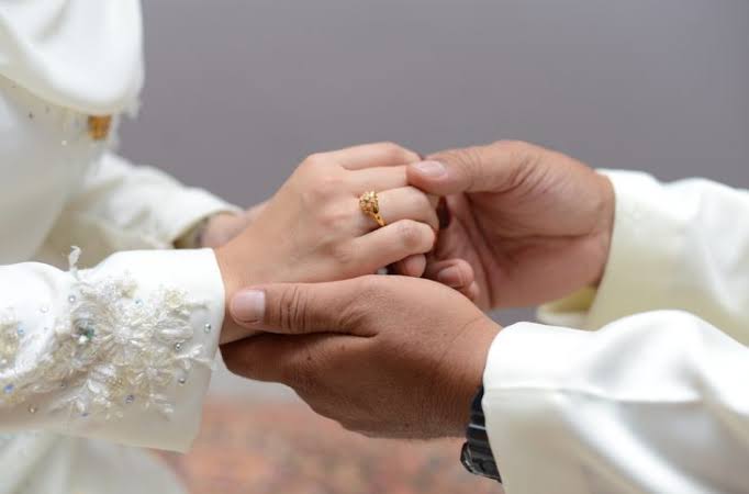 Hanya Selang 2 Jam, Remaja 17 Tahun Dah Ada Dua Isteri, Rupanya Mereka Bertiga Dah Lama Bercinta