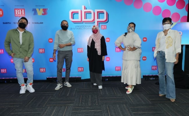 Sherry Alhadad Hos Tunggal ABPBH34, Penyanyi Lagenda & Baru Bergabung Meriahkan Pentas