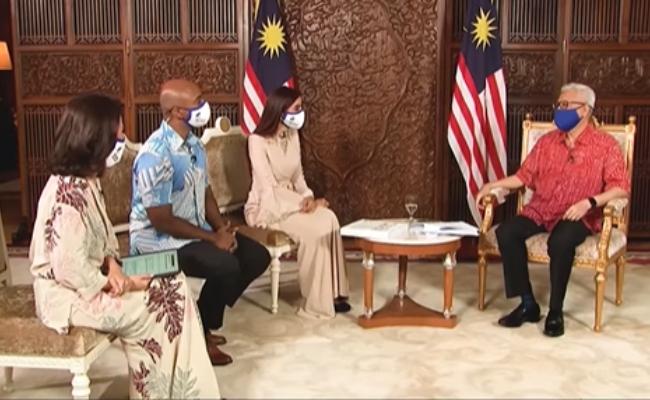Ismail Sabri Spontan Tanya Soalan Dekat Pengacara, Warganet Sifatkan PM Sempoi – ‘Tahu Tak Apa Maksud Keluarga Malaysia?’