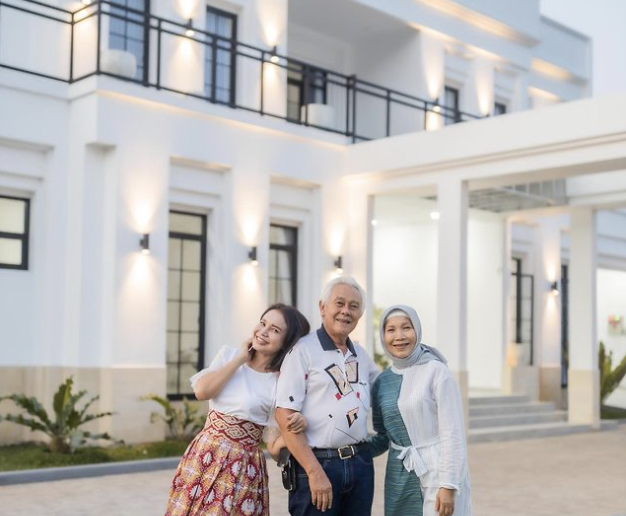 Video Rossa Hadiahkan Rumah Banglo Mewah Untuk Ibu Bapa Harga Rumah Cecah Rm6 Juta