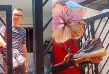 [VIDEO] Nampak Kasut Rider Penghantar Barang Dah Lusuh, Lelaki Ini Cepat-Cepat Masuk Rumah..Rupanya Nak Hadiahkan Kasut