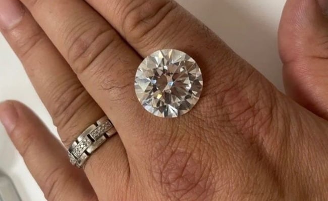 Nyaris Buang Berlian 32 Karat, Rupanya Bernilai RM11.43 Juta
