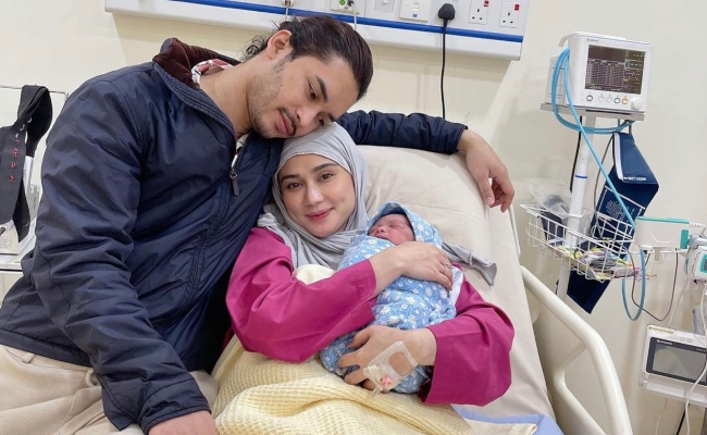 Tahan Sakit Dari Pukul 2 Pagi, Wawa Zainal Selamat Bersalin Anak Keempat