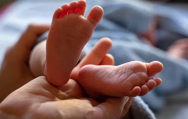 Lahirkan Bayi Semasa Penerbangan, Wanita Tak Mengaku Tinggal Anak Dalam Tong Sampah Pesawat
