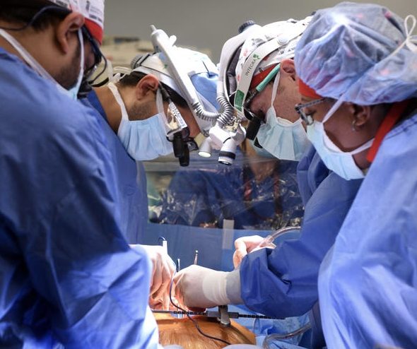 Pembedahan Berjaya, Lelaki Ini Sudah Hidup Empat Hari Pakai Jantung Babi 5