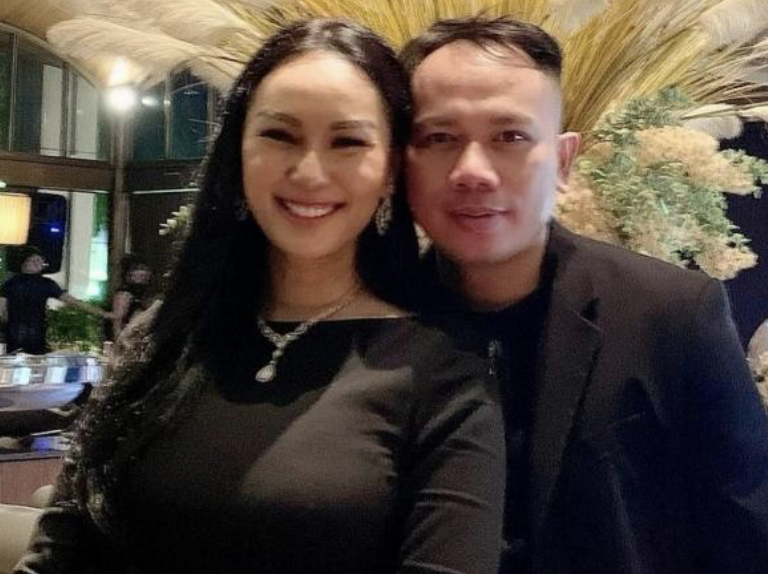 Dakwa Suami Pernah 'Kahwin' Sebanyak 25 Kali, Selebriti Indonesia Minta Cerai Cemburu Suami Dikelilingi Ramai Wanita 5